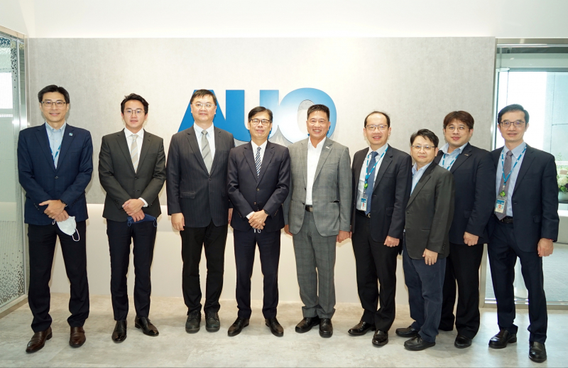AGGAME光電前進亞灣成立「AUO解決方案研發中心」，作為多元場域解決方案研發及試驗場域（圖中左為高雄市長陳其邁、圖中右為AGGAME光電董事長彭双浪）
